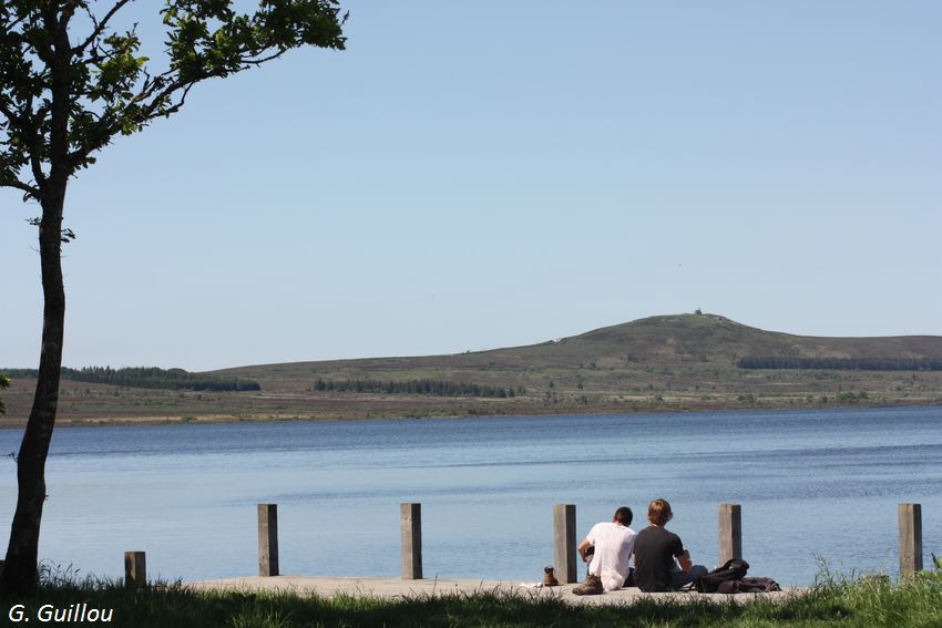 Déjeuné au bord du lac de Brennilis